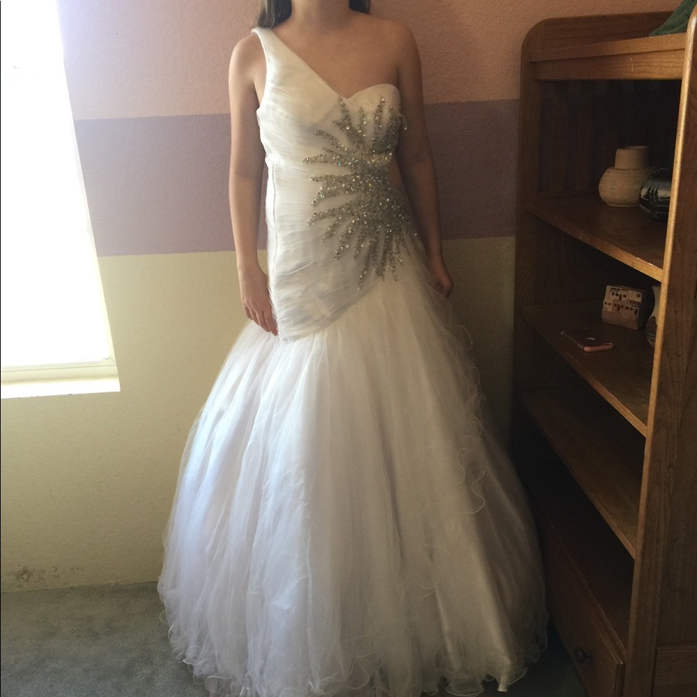 White wedding / formal dress with side keyhole
